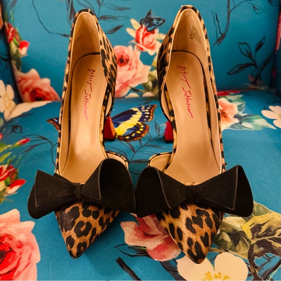 Betsey Johnson Leopard Heels with Black Bow - Picture 2 of 6